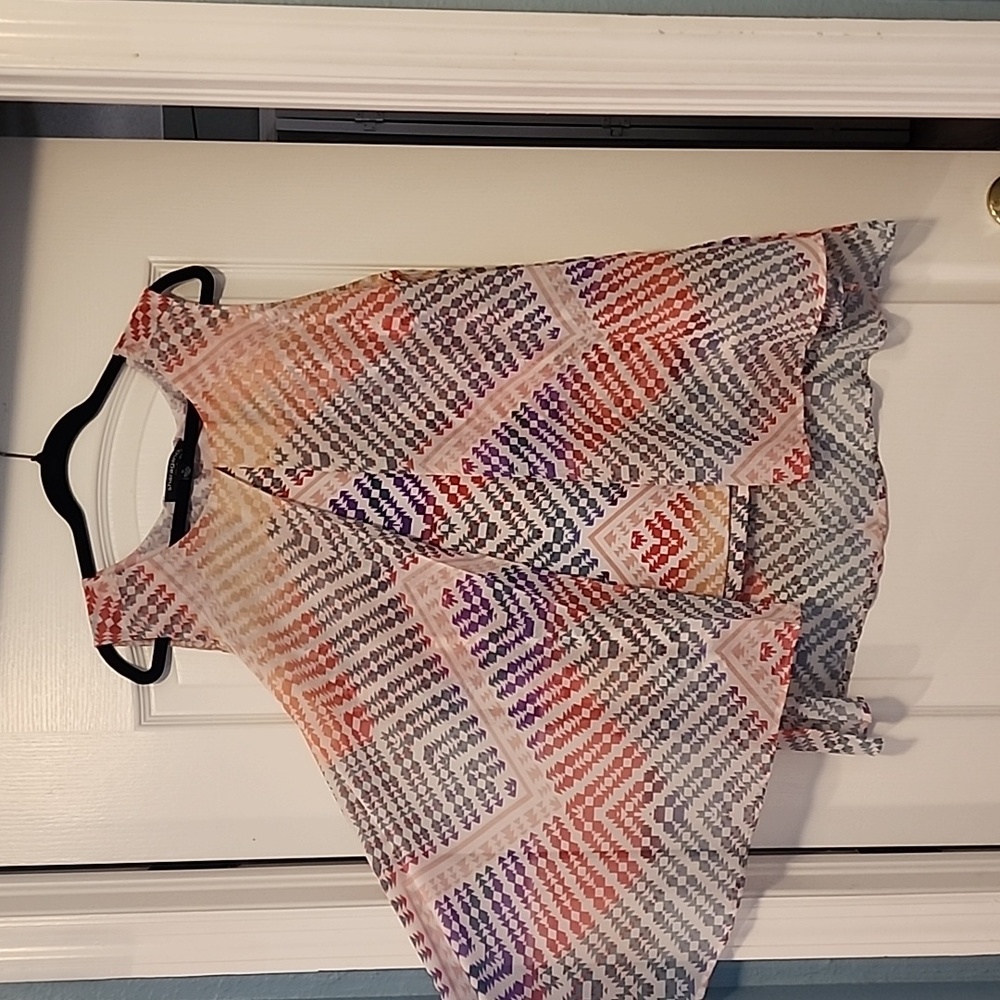 Beautiful flowing top!!! - Picture 3 of 3